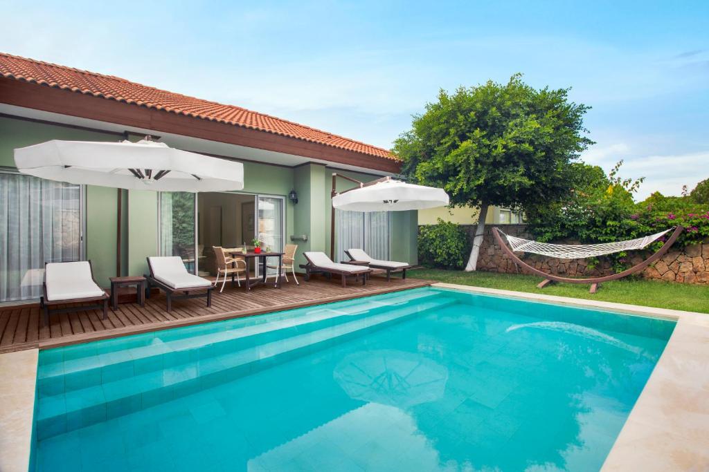 スイミングプール