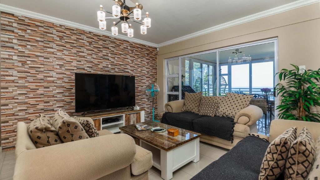 10 Malibu, Beverly Hills Estate, Ballito