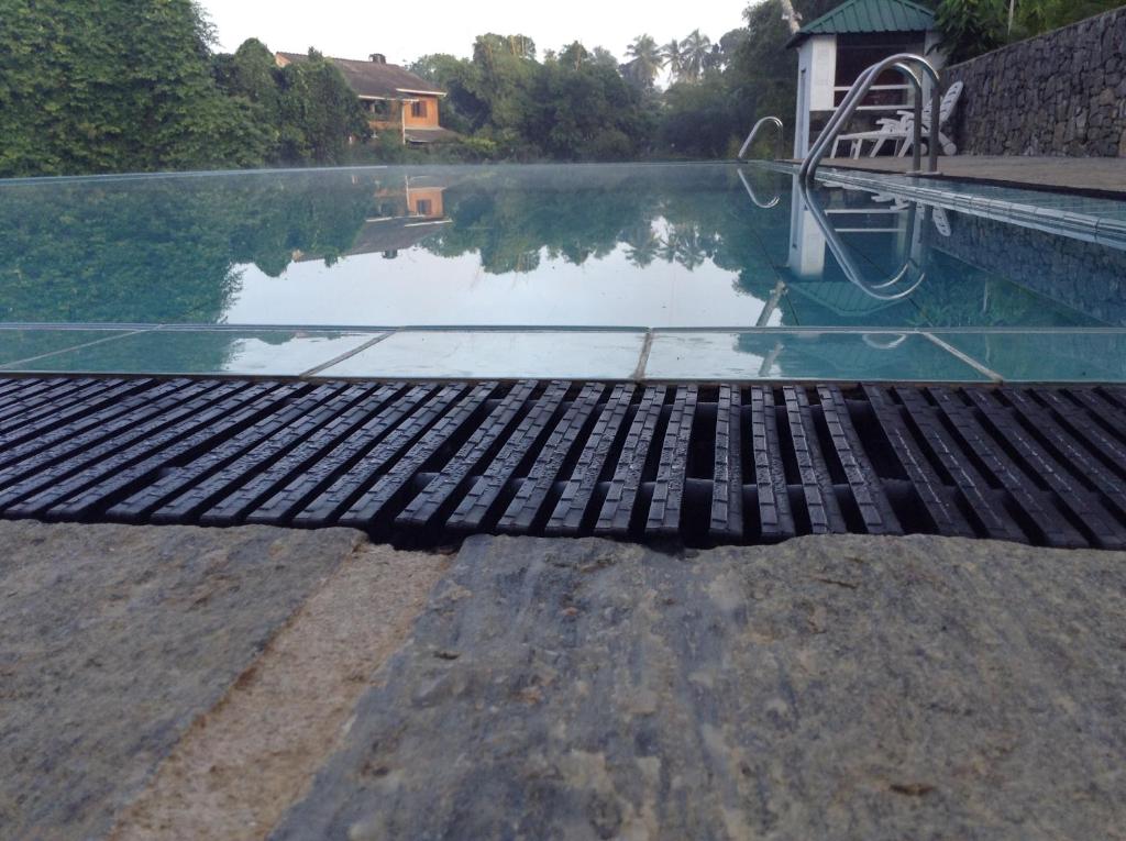 スイミングプール