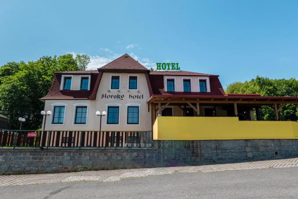 Horský Hotel Kolowrat, hotel a Přimda
