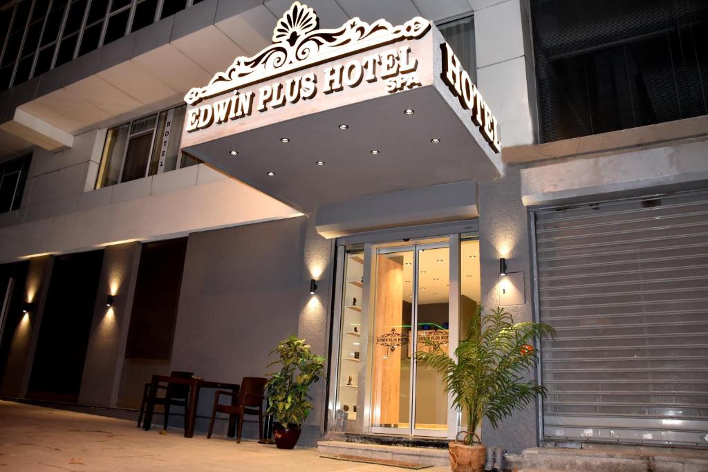 Edwin PLUS, Istanbul