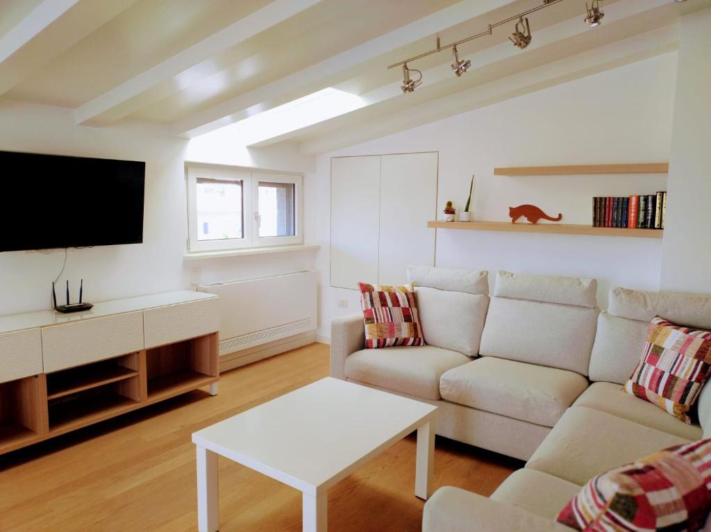 cairoli7novate-mansarda, Novate Milanese