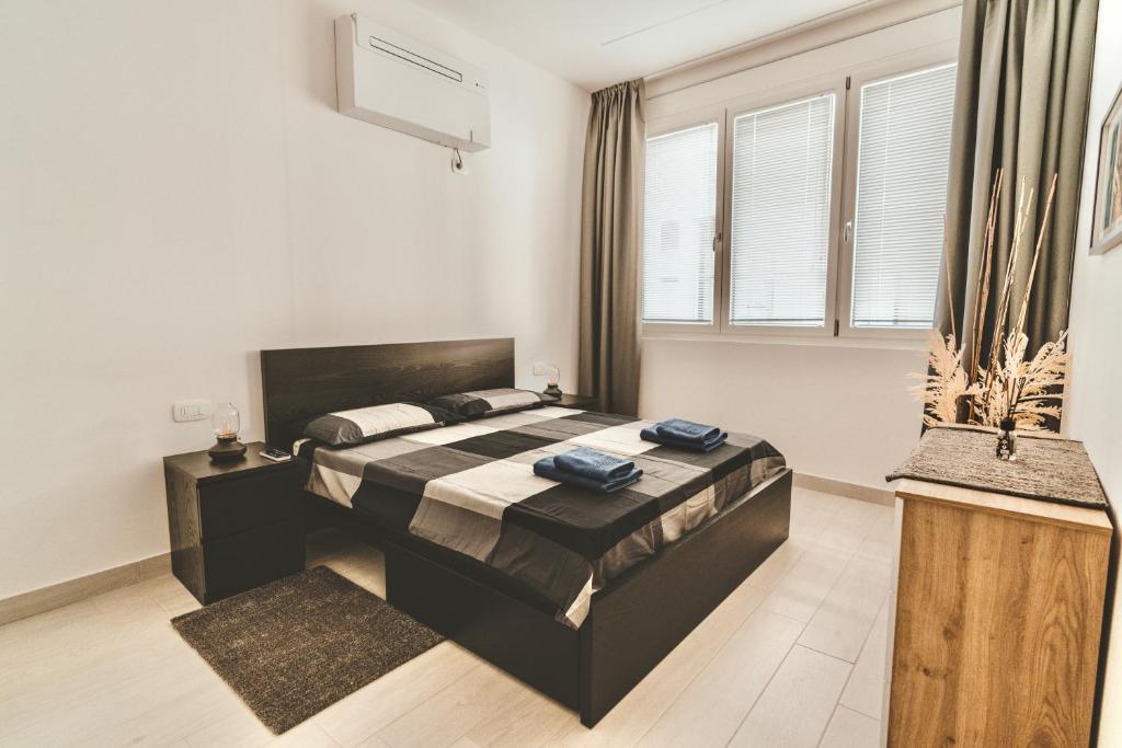 Exclusive Luxury Home with Private Parking - 4