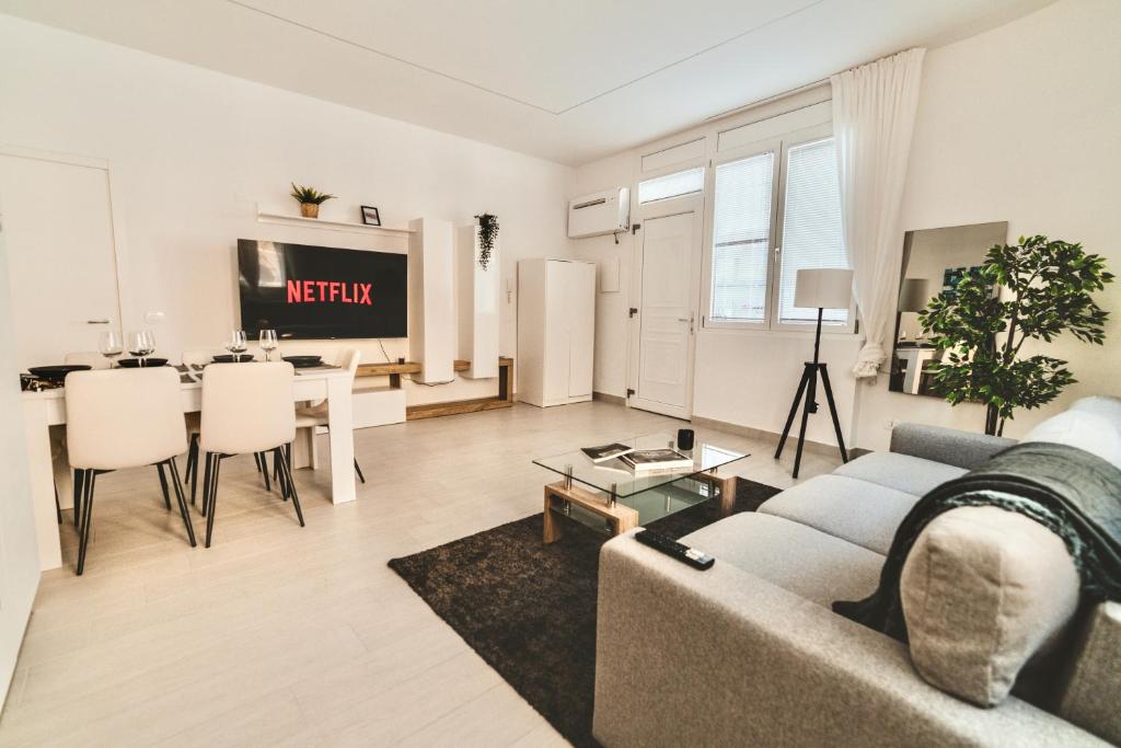 Exclusive Luxury Home with Private Parking - 2