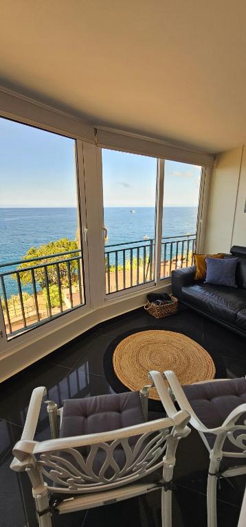 Blue Diamond-seaview & free park, Funchal