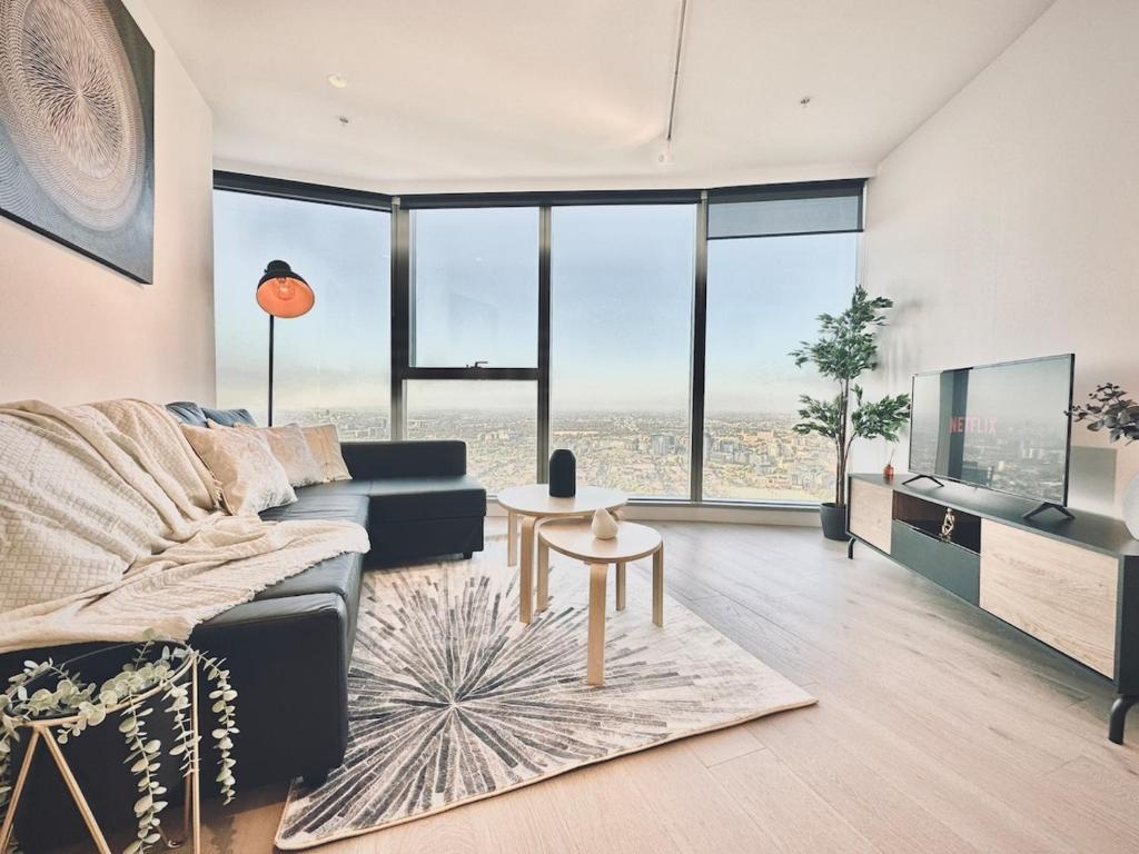 Panoramic View Highlevel 2brwest Side Swimgym, Melbourne