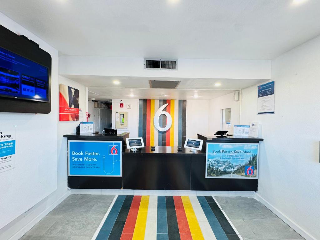 Motel 6 Casper, WY フロント・ロビー