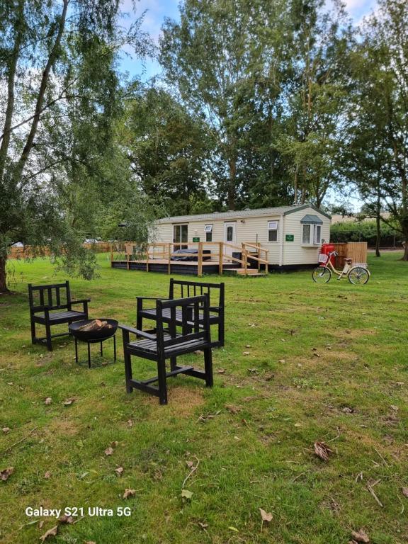 The Duck - Free Fishing, pets welcome - static caravan in Clare, Suffolk, Sudbury