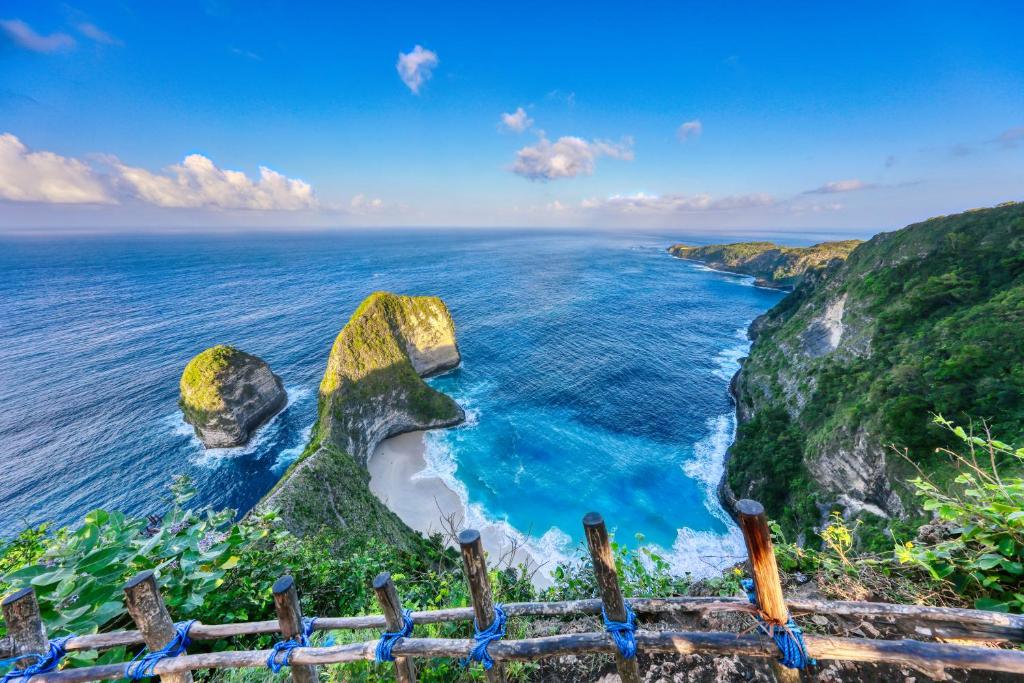 Kelingking Beach Villas