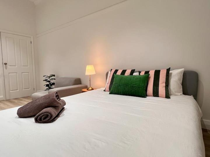 Charming Central Unit in Authentic Building, Sydney