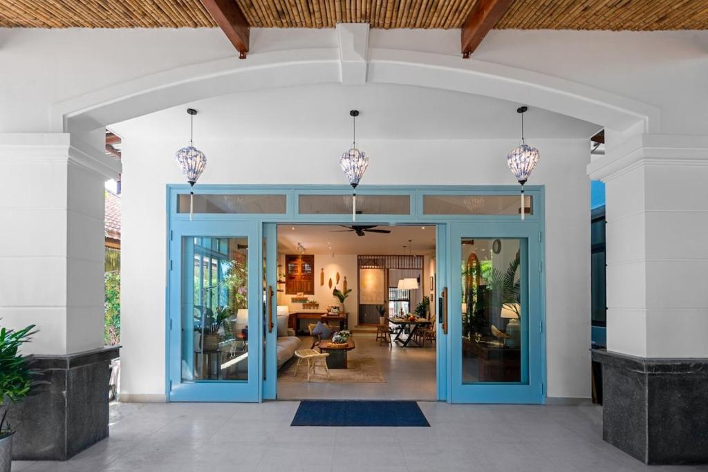 Villa Nautica By The Beach – Vesta Collections