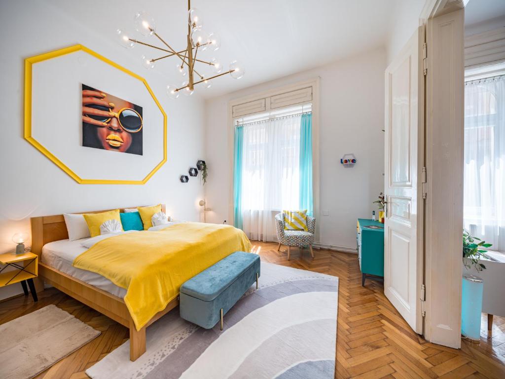 50 Shades Of Stay, Budapest