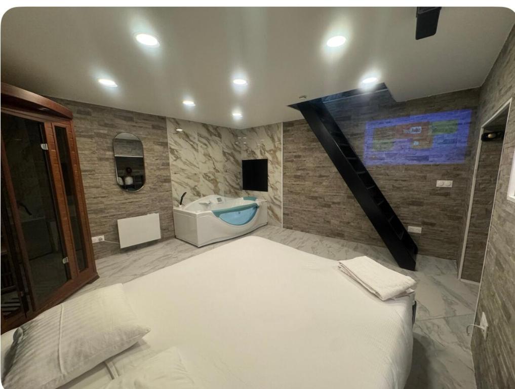 Maison Appartement Triplex avec jacuzzi et sauna - 2