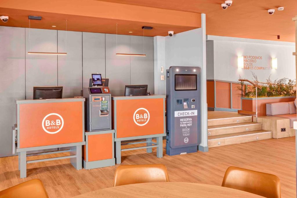 フロント・ロビー