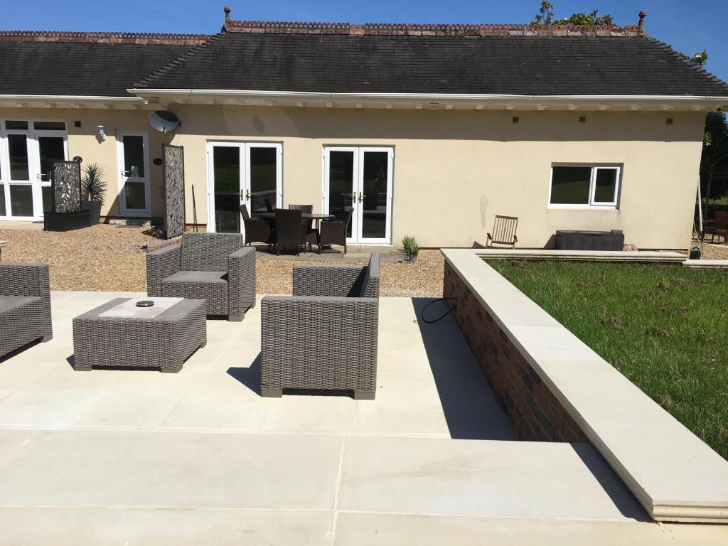 Stay at The lodge set in the grounds of a beautiful Manor House, Wimborne Minster