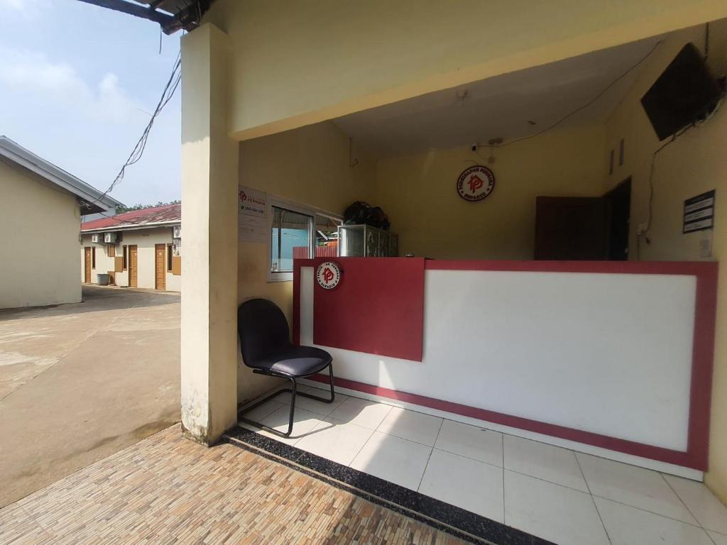 RedDoorz @ Permana Homestay near Supadio Airport Pontianak