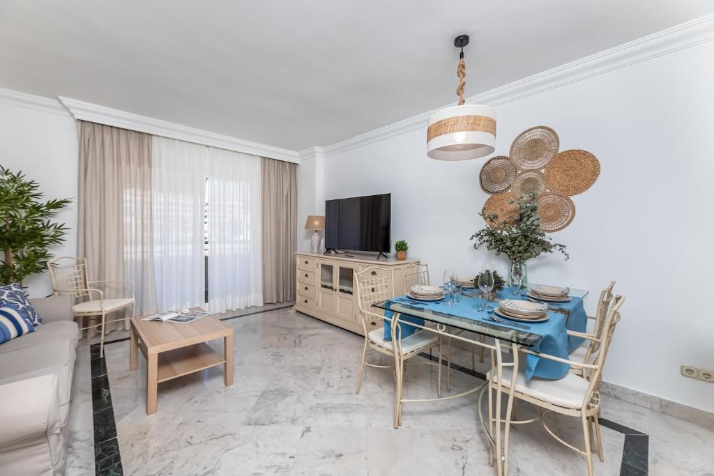 MARBELLA HOME RENTALS - Marina Banus, Puerto Banus, 2BR Best location, pool & parking - 5