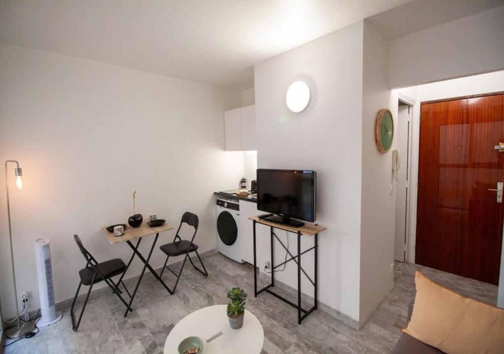 Stylish Studio with Pool 500 meters to the Beach - 3