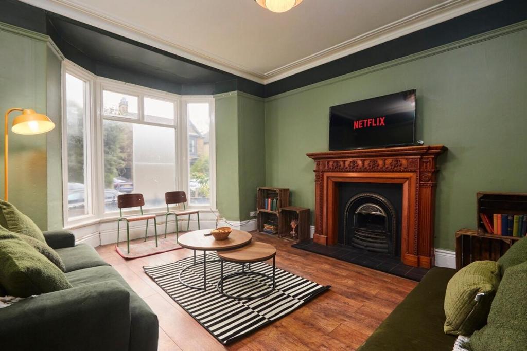 Cosy, Stylish, Leafy And Homely, Sheffield