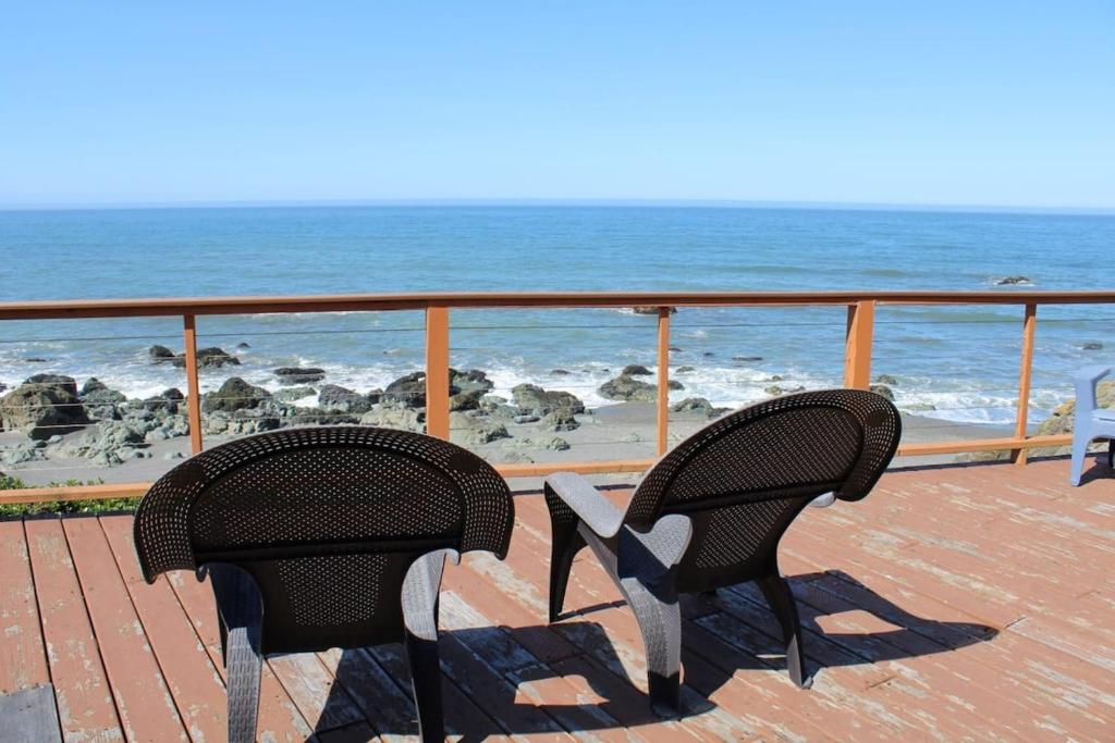 Ocean Front Cabin 16, Jacuzzi & Incredible Views, Smith River