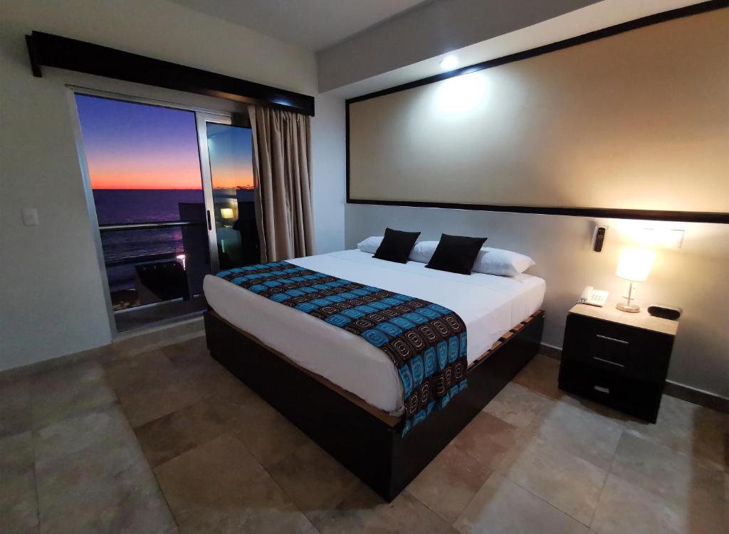 Coral Island Beach View Hotel - 5
