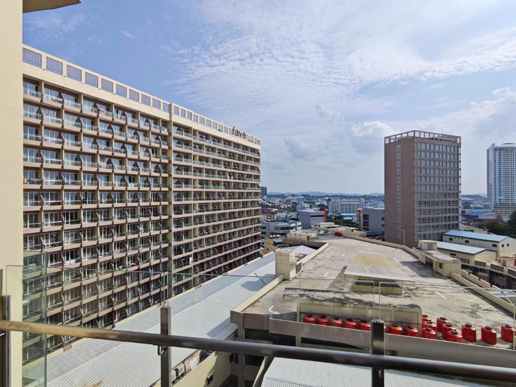 MESA Thamrin City Apartments at Nagoya with Netflix &#038; Pick Up Service