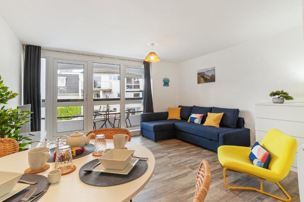 16 Captains Walk - Close to Village and Beach, Saundersfoot