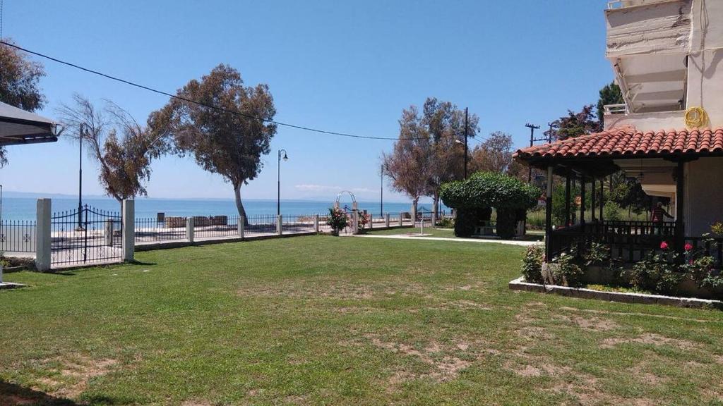 Balcony at the beach, Metamorfosi