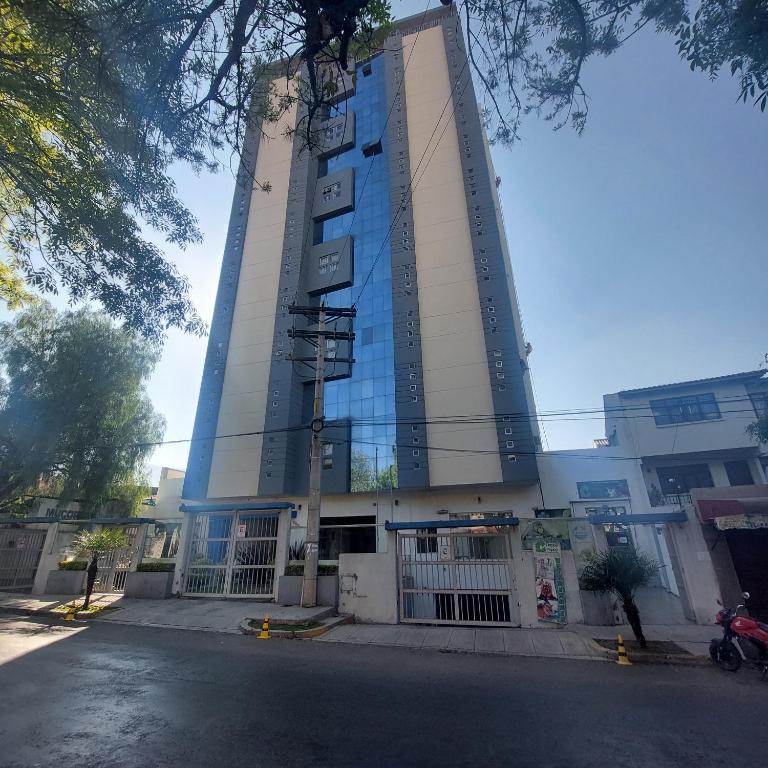 Acojedor Departamento de 3 dormitorios en Zona Norte - 2