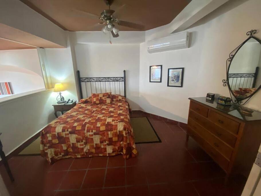 beach front one bed one bath fabulous views in zona roman - 5