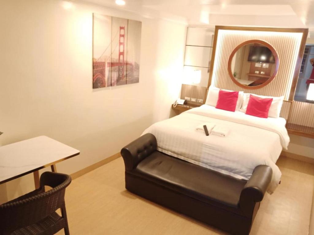 PARADISE HOTEL, Manila