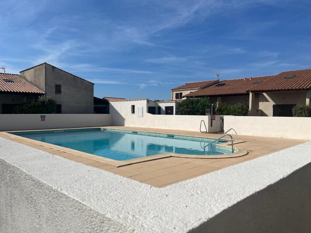 Maison climatisée avec piscine, terrasse et place de parking privative - 3