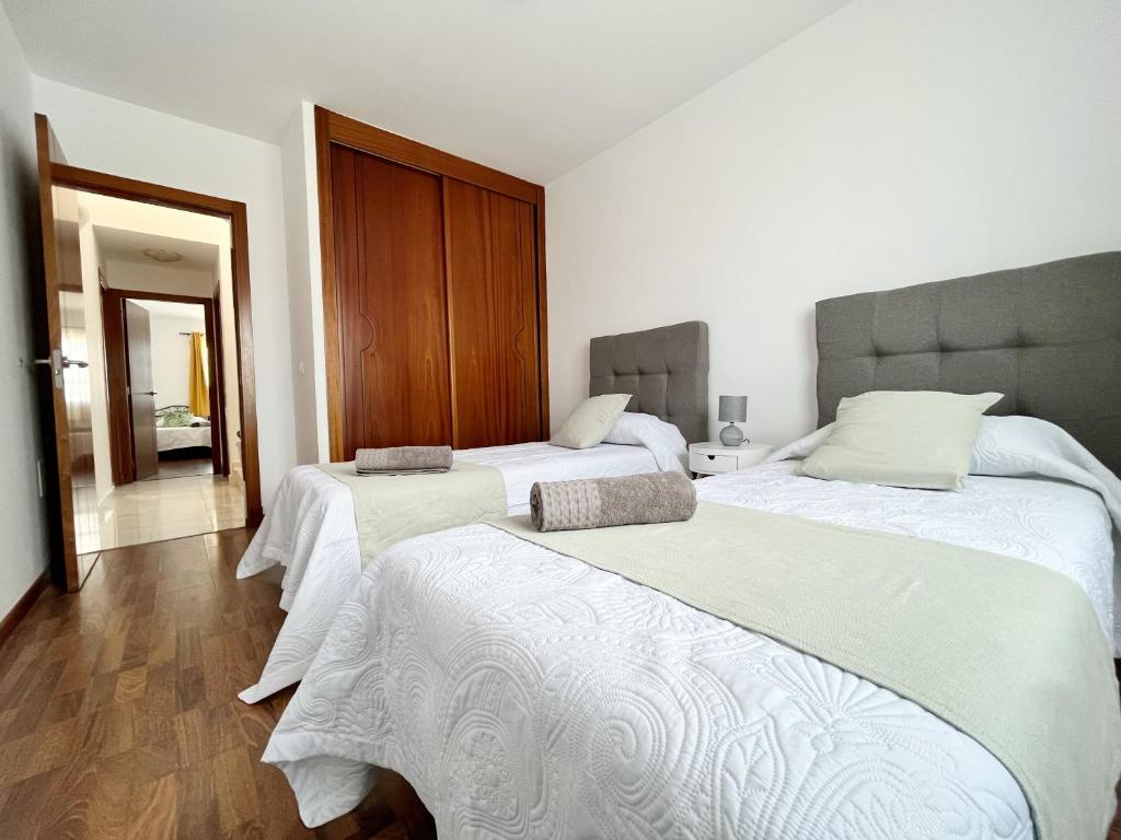 Villa - Sleeps 6 - Pool - Pets Ok - Parking - 4