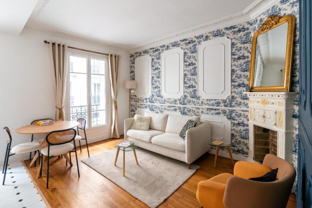 Charming Parisian Flat near Eiffel Tower - 3