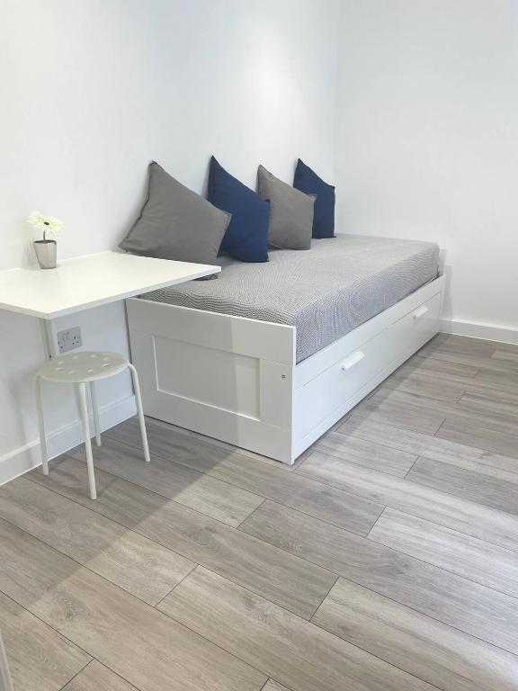 Overnighter, Wickford