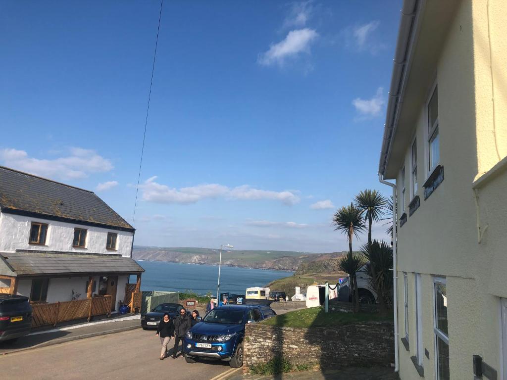 Bay House Lobber Port Isaac Apartment with Sea Views & Parking, Port Isaac
