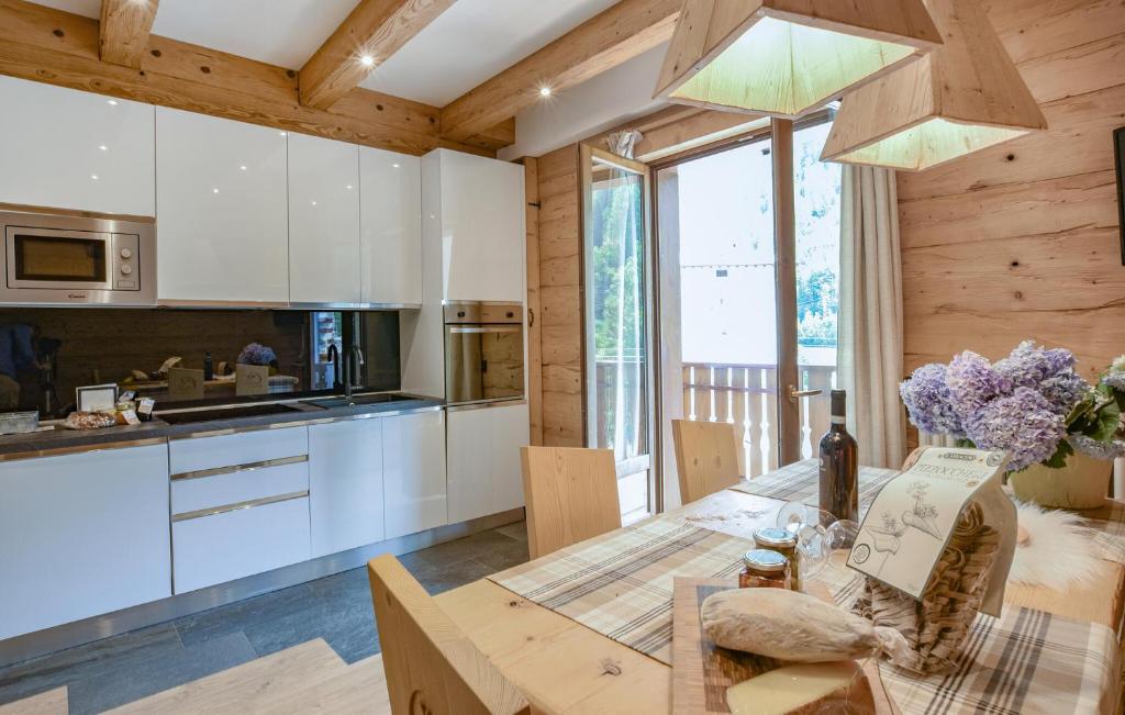 Nice Apartment In Lanzada, Lanzada