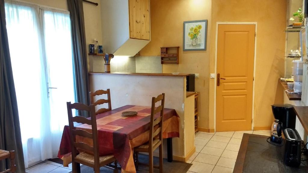 Logement tranquille et frais proche gare au RDC - 5