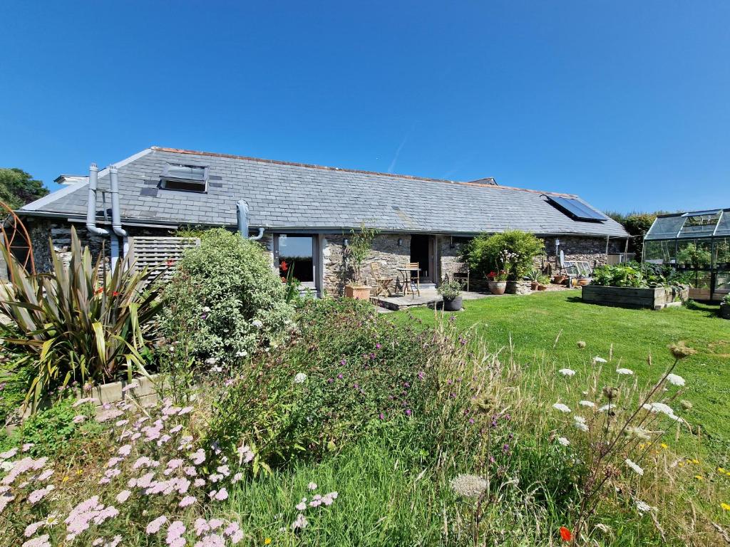 Bruckton Stables Annex - pet-friendly refurbished annex near Dartmouth, Devon