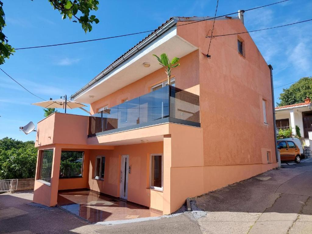 La Dama, Novi Vinodolski