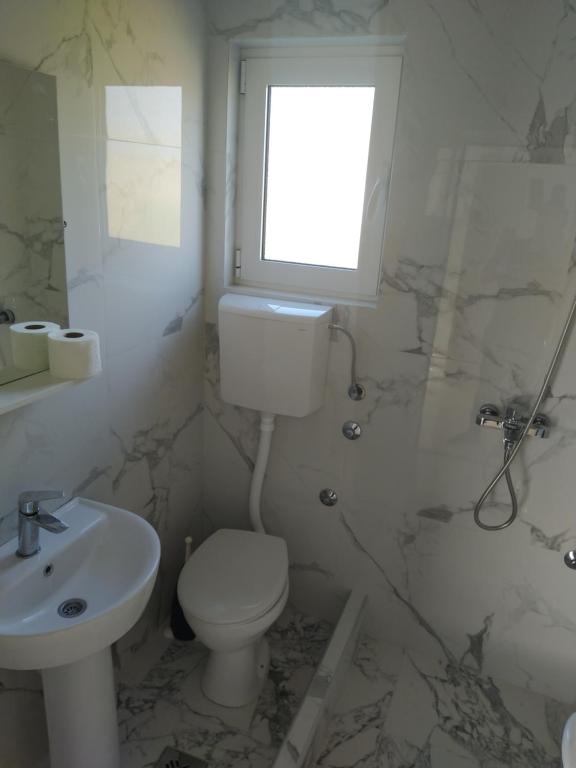 Hostel Vera - Airport Podgorica - 3