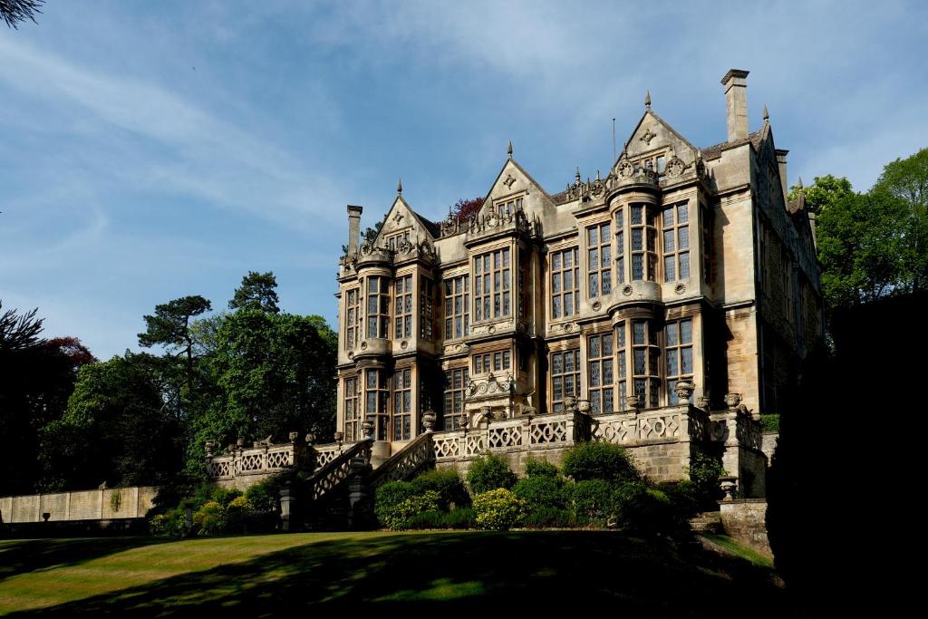 The Hall - Historic Grade I-listed Jacobean Mansion, Bradford-on-Avon
