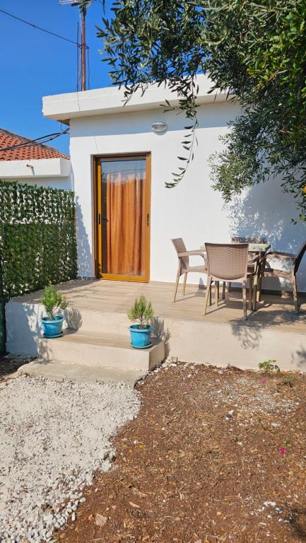 Finnley's Apartment, Ksamil