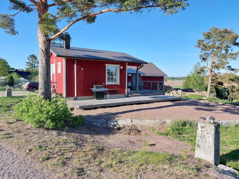 Tiny house with sauna and hot tub close to archipelago, Taivassalo