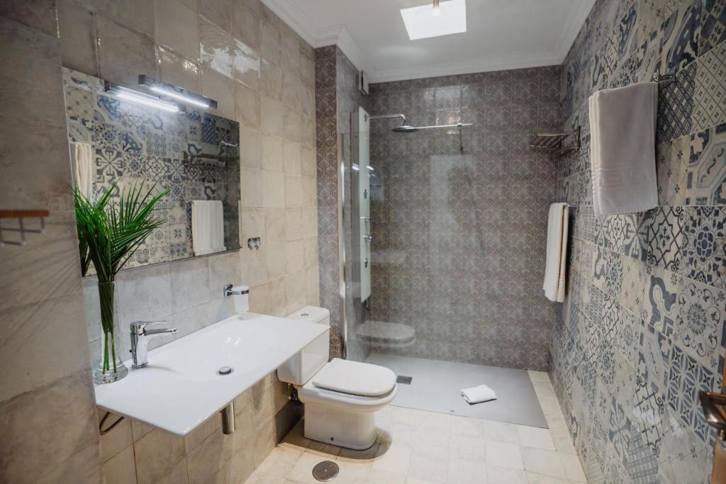 Lagos de Fañabé Beach Resort — Hotel rooms in Costa Adeje, Canary Islands