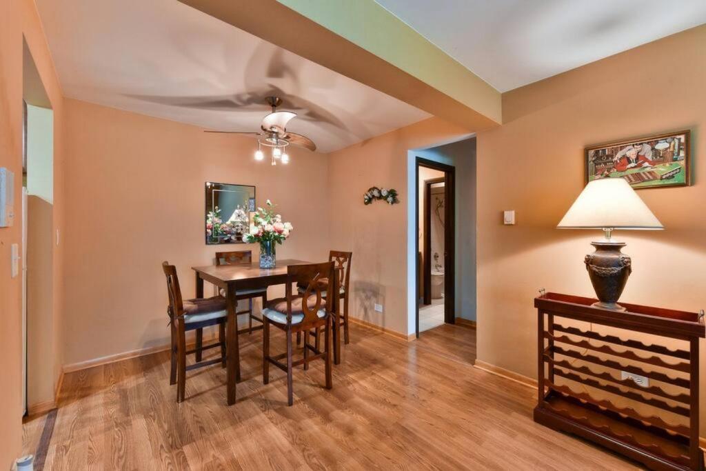 Luxurious Condo in Top Rated Neighborhood, Chicago