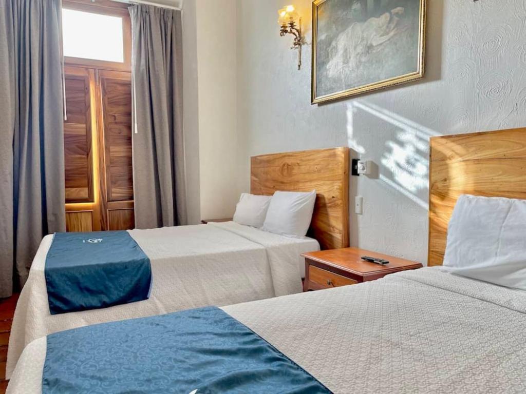 Hotel Frances - 2