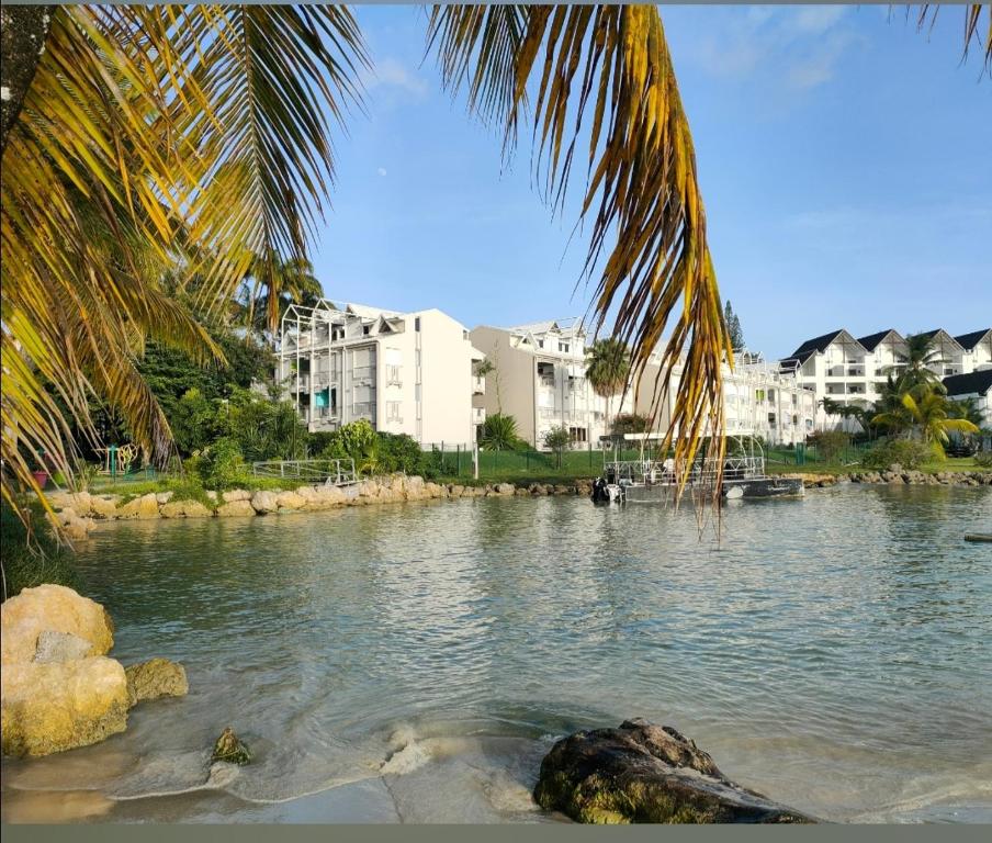 Studio vue mer, pieds dans l'eau, Le Gosier