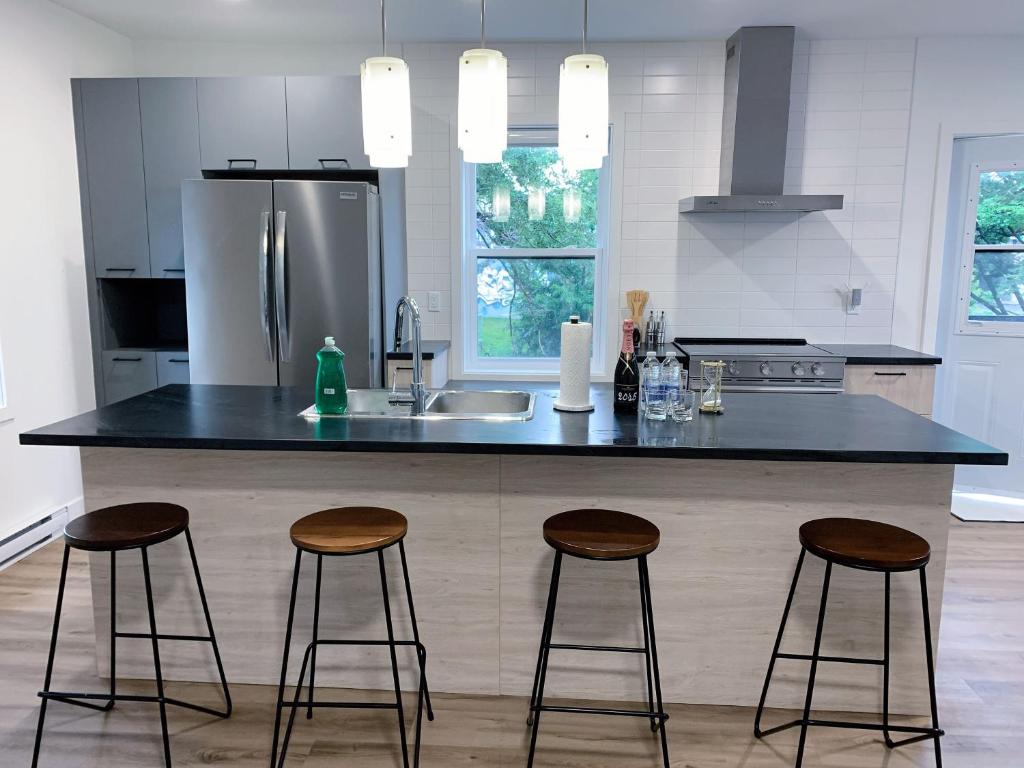 10 minutes to DT with Free parking, Longueuil