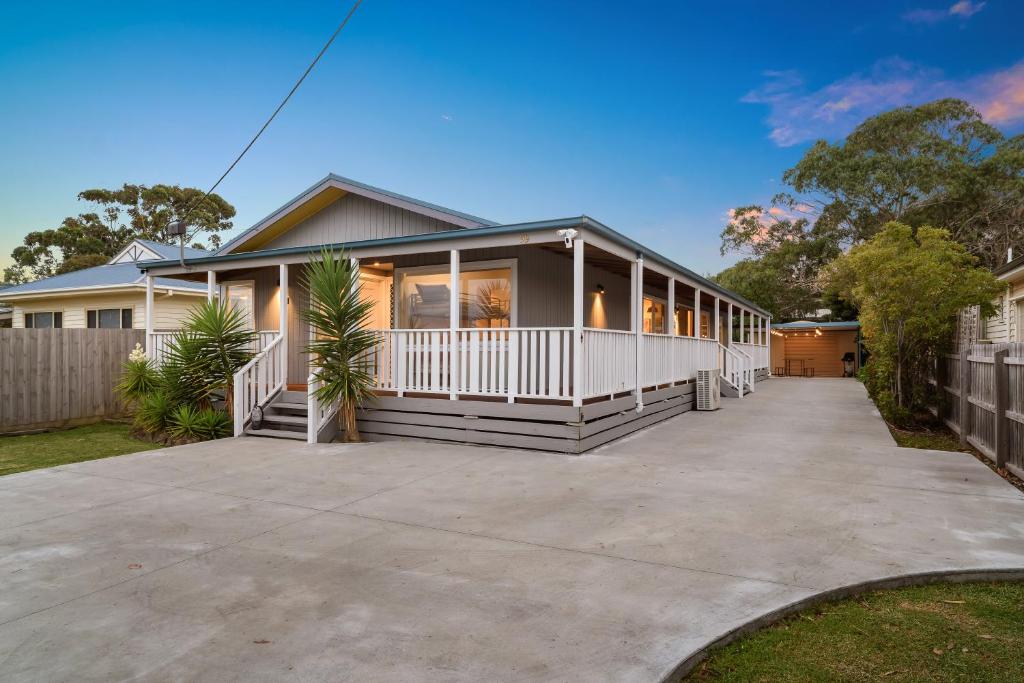 Retreat on Red Rocks, Cowes